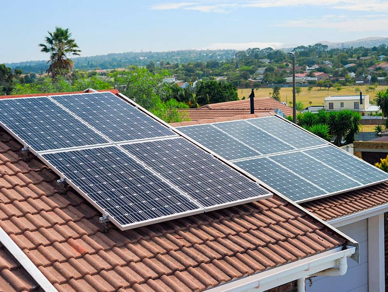 beneficios que puede ofrecerte la instalación de sistemas solares en viviendas unifamiliares y los pasos para realizarla